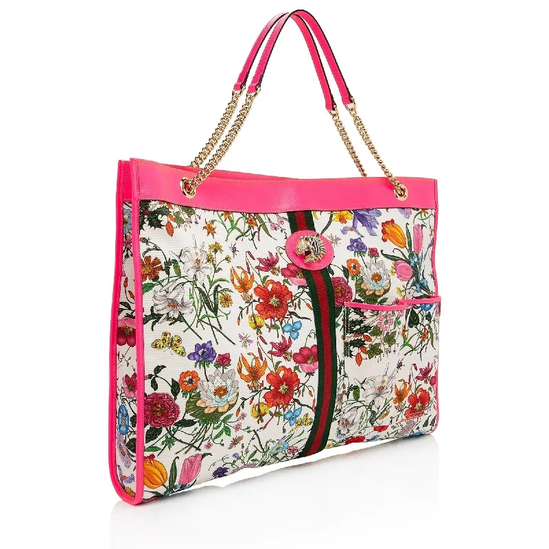 Women Gucci bags with a snap - button closure and a decorative charmGucci Canvas Flora Rajah Maxi Tote (SHF-3FjYSw)