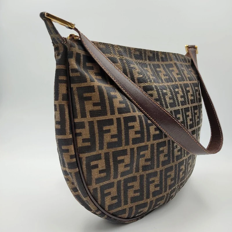 Fendi bags with a front - zip pocket for small items such as lip balm and earphonesFendi Fendi vintage Hobo shoulder bag in monogram canvas - '10s