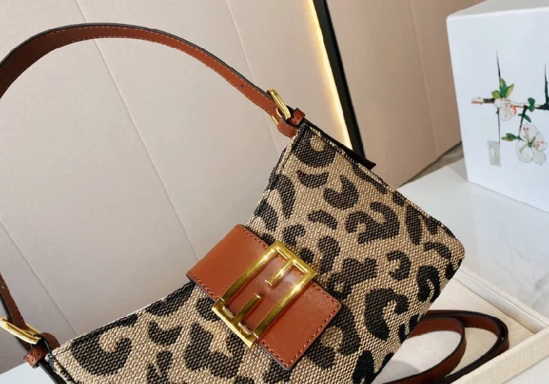 Ladies Fendi shoulder bags with a detachable key fob for easy key managementFendi woman Handbag