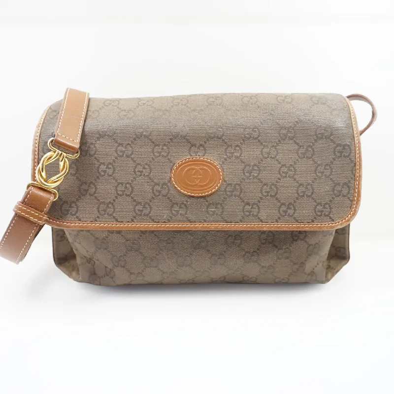 Women Gucci bags with a snap - button closure and a decorative charmGucci Crossbody